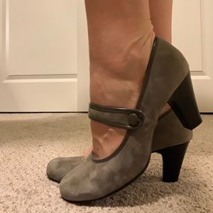 Grey MaryJane heels *size 10*